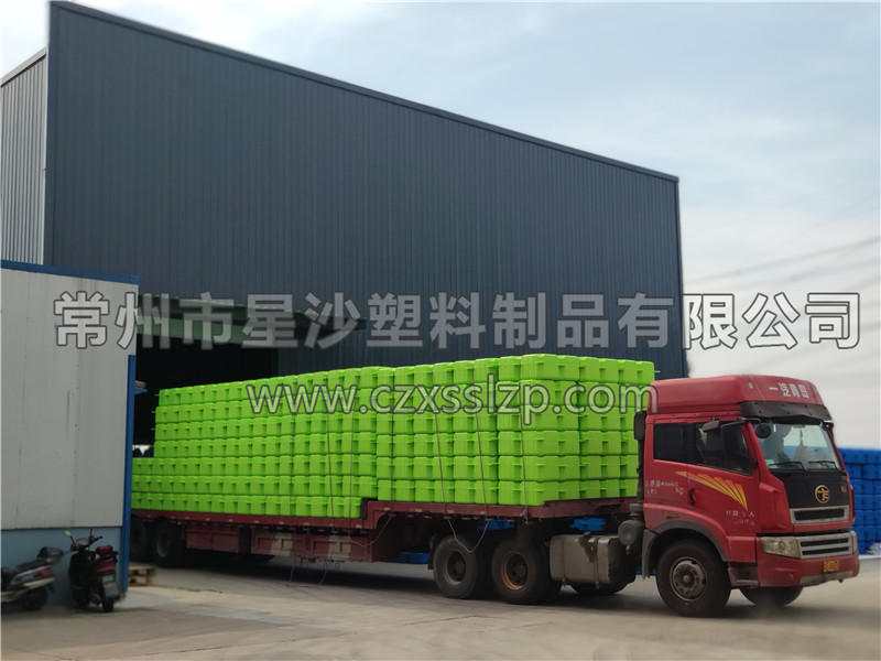 常州市星沙塑料制品有限公司-熒光綠淺藍色浮筒發(fā)往湖北1