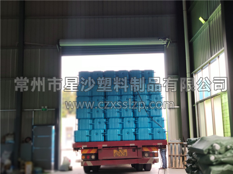 常州市星沙塑料制品有限公司-熒光綠淺藍色浮筒發(fā)往湖北14