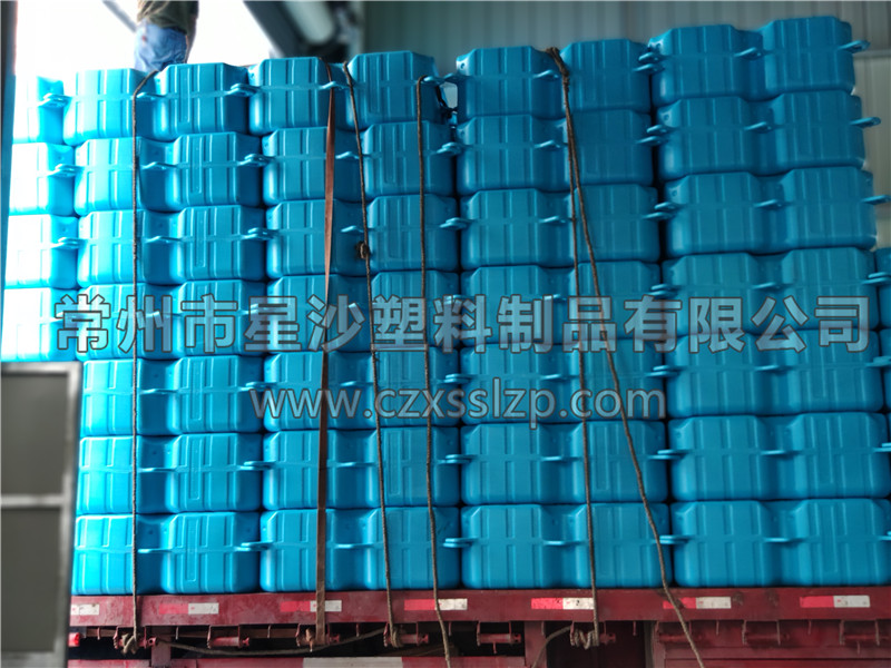 常州市星沙塑料制品有限公司-熒光綠淺藍色浮筒發(fā)往湖北16