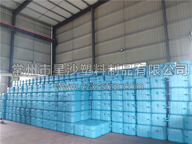 常州市星沙塑料制品有限公司-熒光綠淺藍色浮筒發(fā)往湖北9