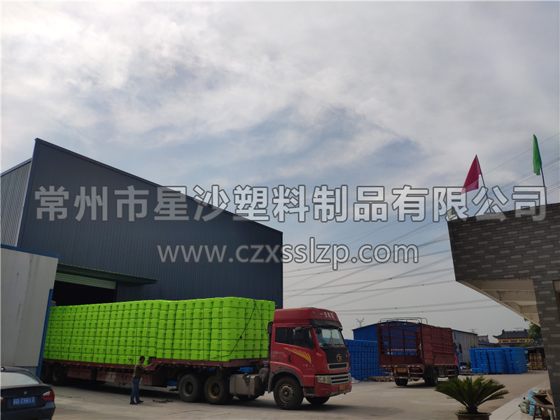 常州市星沙塑料制品有限公司-熒光綠淺藍色浮筒發(fā)往湖北15